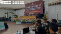 Para komisioner KPU Boltim saat pelaksanaan rapat pleno rekapitulasi penghitungan suara Pilkada serentak tahun 2024. (LintasTotabuan.com/Foto: Dhyrta Lasabuda)
